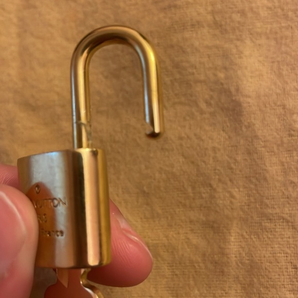 Louis Vuitton Lock and Key - Picture 6 of 6